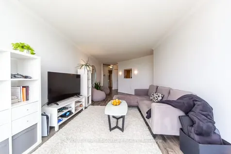 5 Concorde Place Toronto ON M3C 3M8