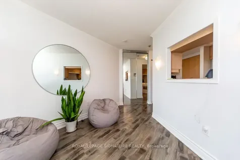 5 Concorde Place Toronto ON M3C 3M8