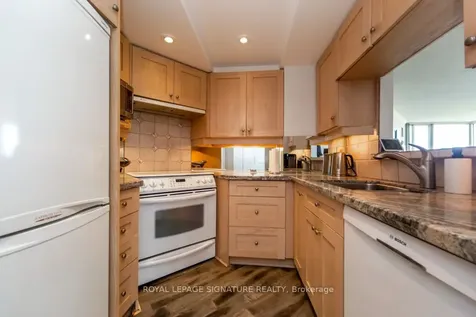 5 Concorde Place Toronto ON M3C 3M8