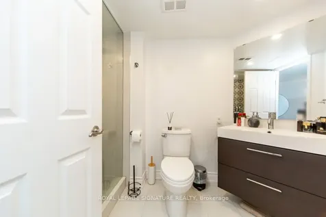 5 Concorde Place Toronto ON M3C 3M8
