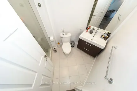 5 Concorde Place Toronto ON M3C 3M8