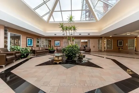 5 Concorde Place Toronto ON M3C 3M8