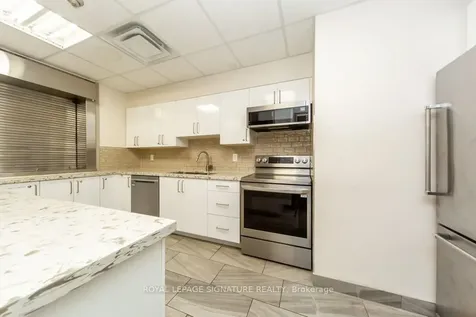5 Concorde Place Toronto ON M3C 3M8