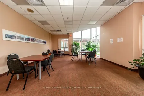 5 Concorde Place Toronto ON M3C 3M8