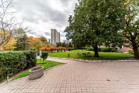 5 Concorde Place Toronto ON M3C 3M8