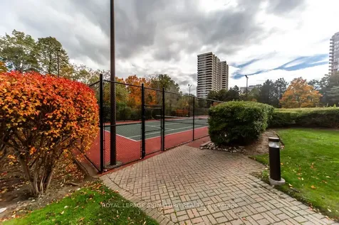 5 Concorde Place Toronto ON M3C 3M8