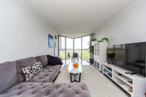 5 Concorde Place Toronto ON M3C 3M8