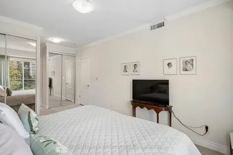 11 William Carson Crescent Toronto ON M2P 2G1