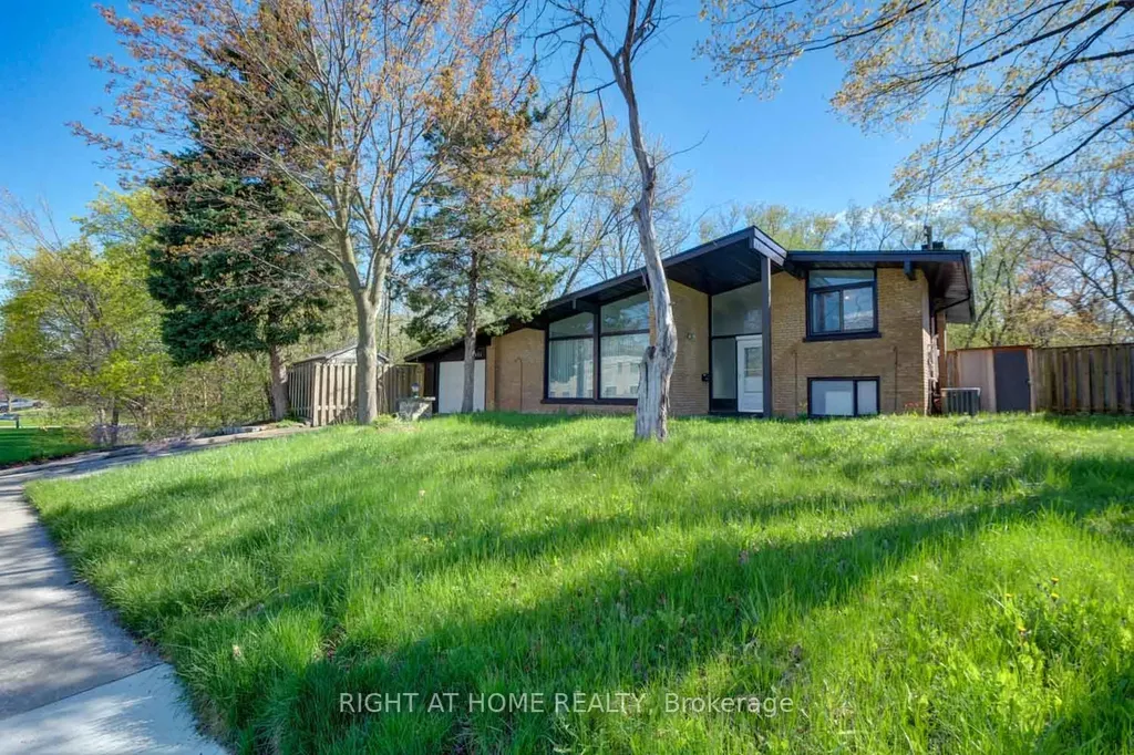 931 Willowdale Avenue Toronto ON M2M 3C3