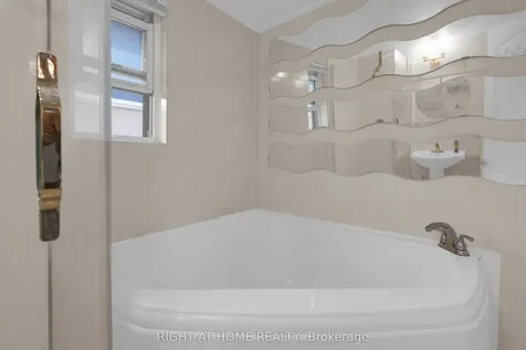 931 Willowdale Avenue Toronto ON M2M 3C3