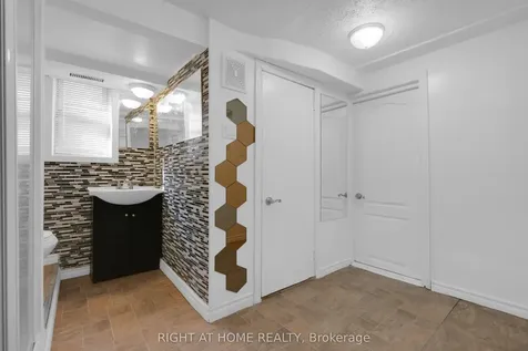 931 Willowdale Avenue Toronto ON M2M 3C3