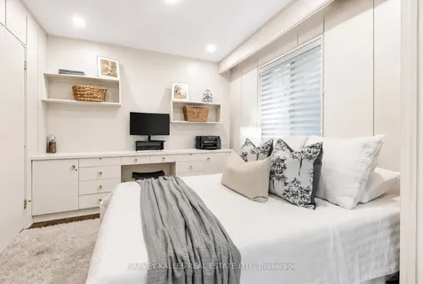 71 Prue Avenue Toronto ON M6B 1R6