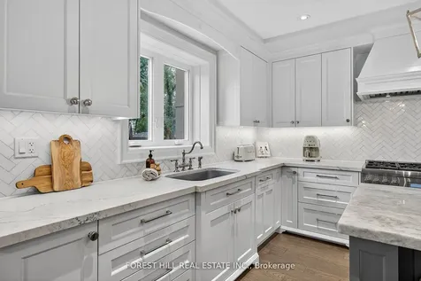 101 Bombay Avenue Toronto ON M3H 1C1