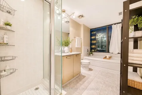 37 Grosvenor Street Toronto ON M4Y 3G5