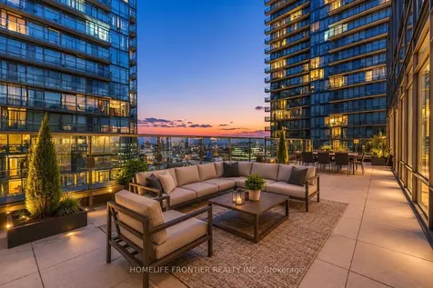 37 Grosvenor Street Toronto ON M4Y 3G5