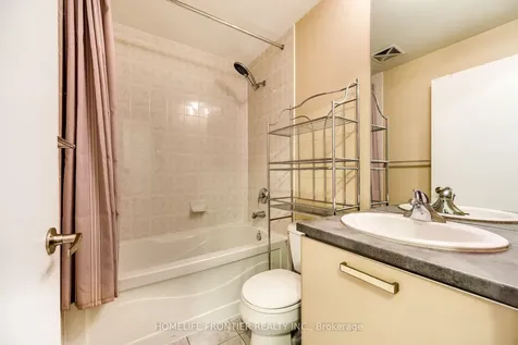 37 Grosvenor Street Toronto ON M4Y 3G5