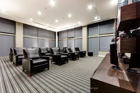 37 Grosvenor Street Toronto ON M4Y 3G5