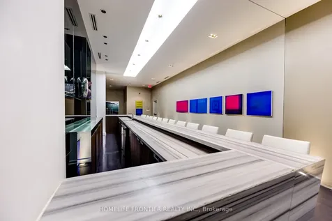 37 Grosvenor Street Toronto ON M4Y 3G5