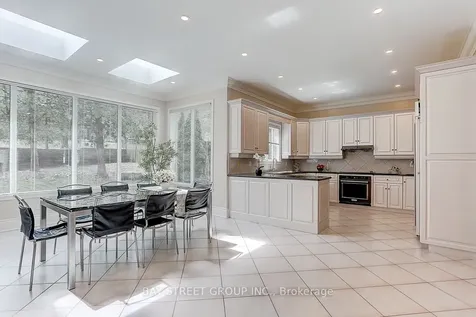 25 Bowan Court Toronto ON M2K 3A8