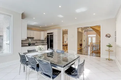 25 Bowan Court Toronto ON M2K 3A8