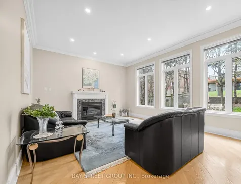 25 Bowan Court Toronto ON M2K 3A8