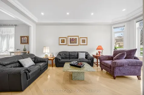 25 Bowan Court Toronto ON M2K 3A8