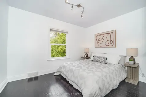 14 Easton Road Toronto ON M2N 2L3