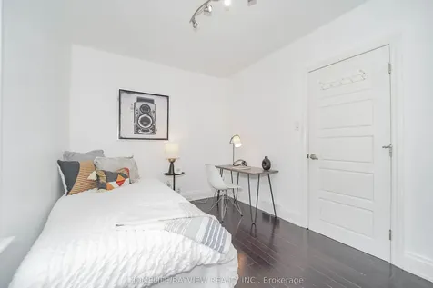 14 Easton Road Toronto ON M2N 2L3
