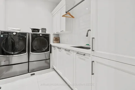 45 Norden Crescent Toronto ON M3B 1B7