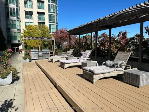 8 Park Road Toronto ON M4W 3S5