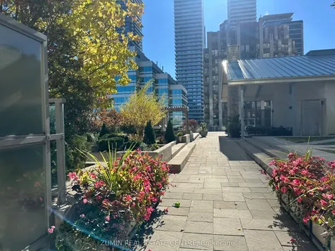 8 Park Road Toronto ON M4W 3S5