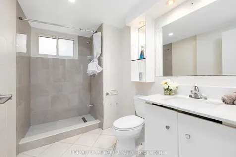 34 Lisburn Crescent Toronto ON M2J 2Z5