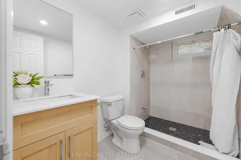 34 Lisburn Crescent Toronto ON M2J 2Z5