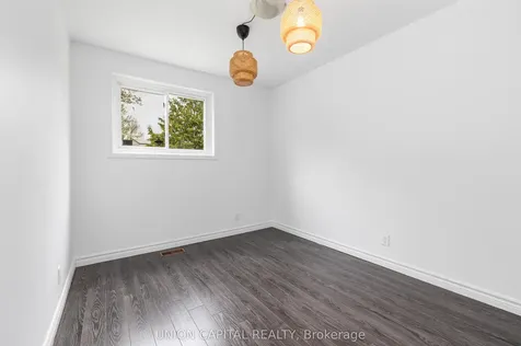 34 Lisburn Crescent Toronto ON M2J 2Z5