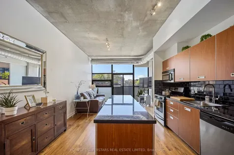 60 Bathurst Street Toronto ON M5V 2P4