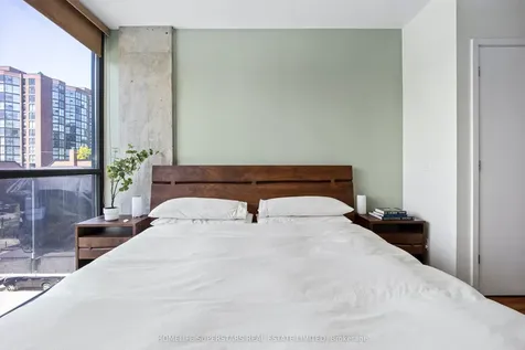 60 Bathurst Street Toronto ON M5V 2P4