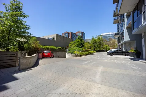 60 Bathurst Street Toronto ON M5V 2P4