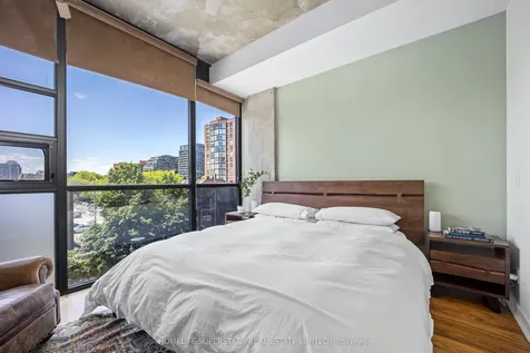 60 Bathurst Street Toronto ON M5V 2P4