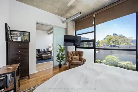 60 Bathurst Street Toronto ON M5V 2P4