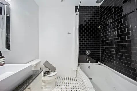 60 Bathurst Street Toronto ON M5V 2P4