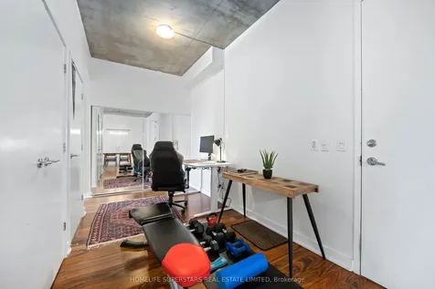 60 Bathurst Street Toronto ON M5V 2P4