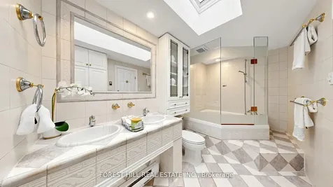 153 Glengrove Avenue W Toronto ON M4R 1P1