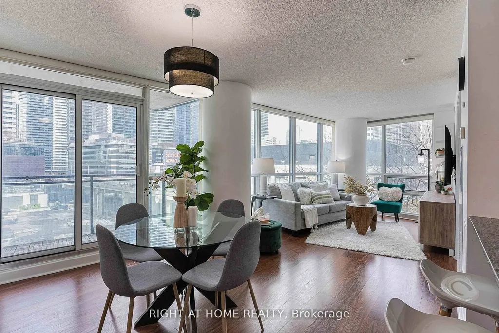 33 Bay Street Toronto ON M5J 2Z3