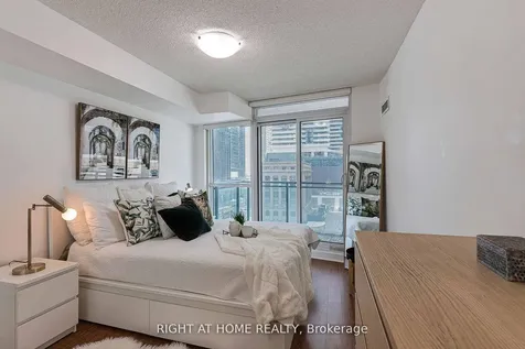 33 Bay Street Toronto ON M5J 2Z3