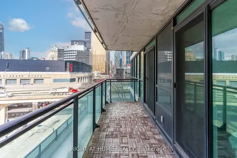 33 Bay Street Toronto ON M5J 2Z3