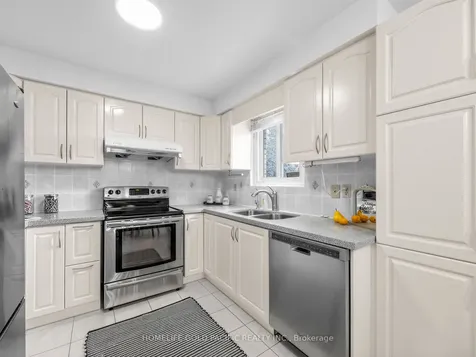 10 O'shea Crescent Toronto ON M2J 2N5