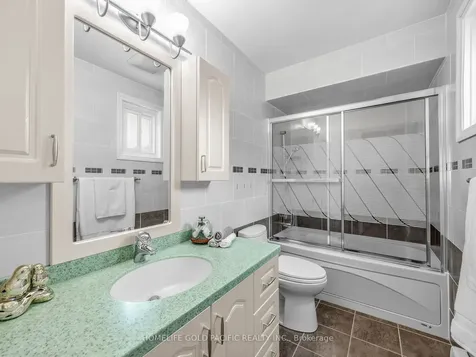 10 O'shea Crescent Toronto ON M2J 2N5