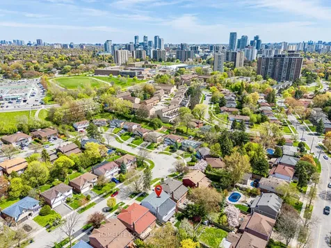 10 O'shea Crescent Toronto ON M2J 2N5