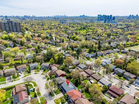 10 O'shea Crescent Toronto ON M2J 2N5
