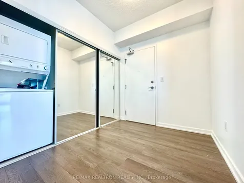 66 Forest Manor Road Toronto ON M2J 0B7